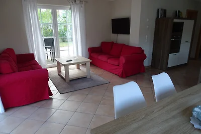 Casa con tetto di paglia direttamente sul mare