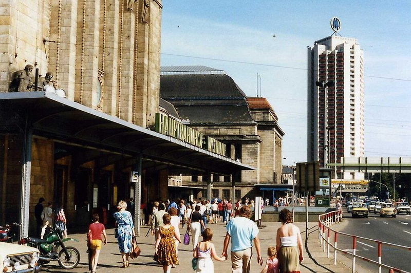Hauptbahnhof mit Blick zum Wintergartenhochhaus