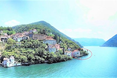 Palazzo right on Lake Como + Garden