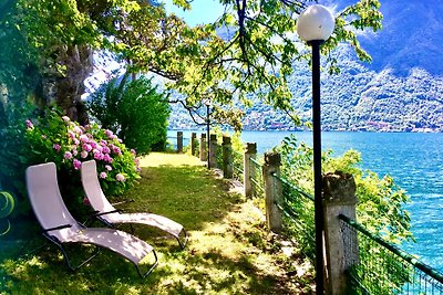 destra Palazzo sul Lago di Como + Garden