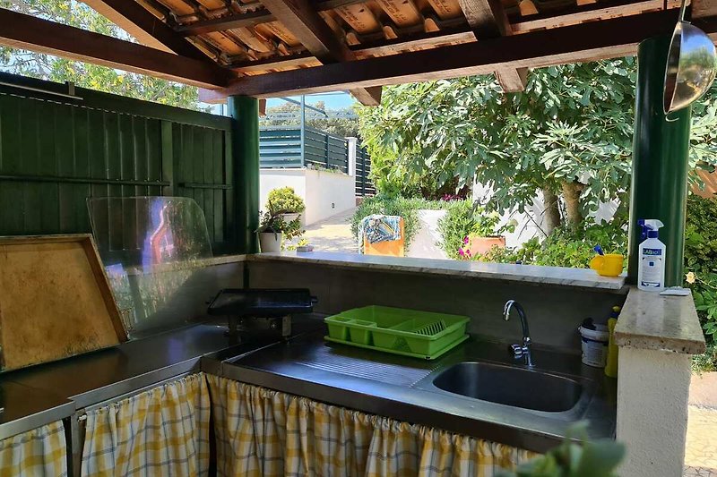 garden kitchenette, washing basin