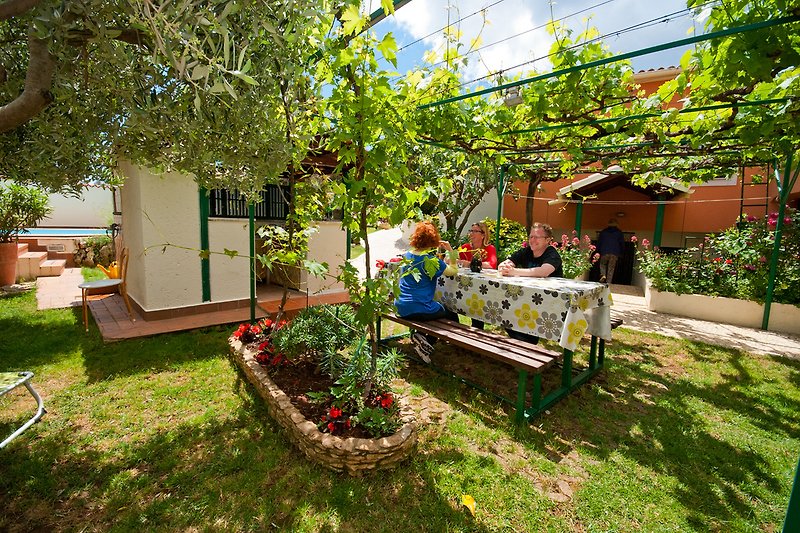 garden kitchenette and table under the pergola