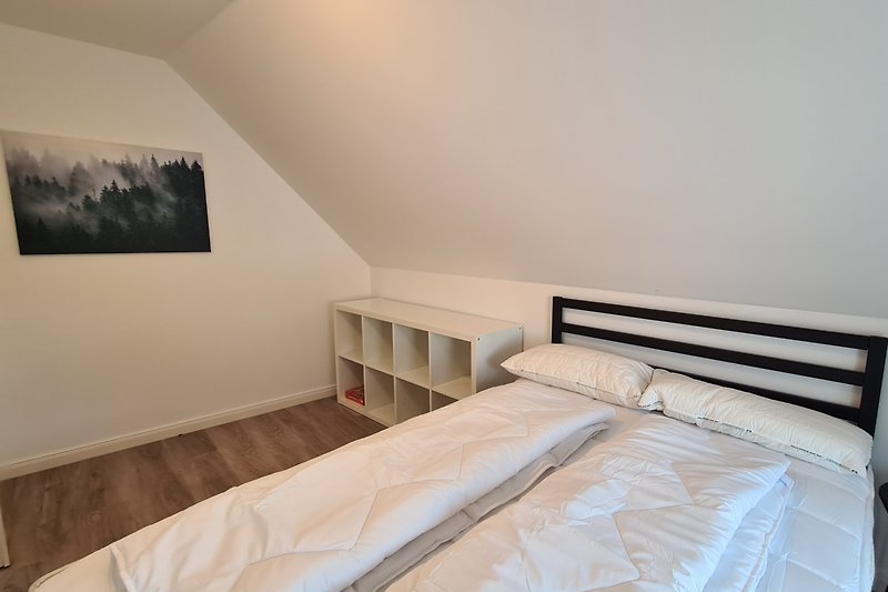 Schlafzimmer mit Doppelbett