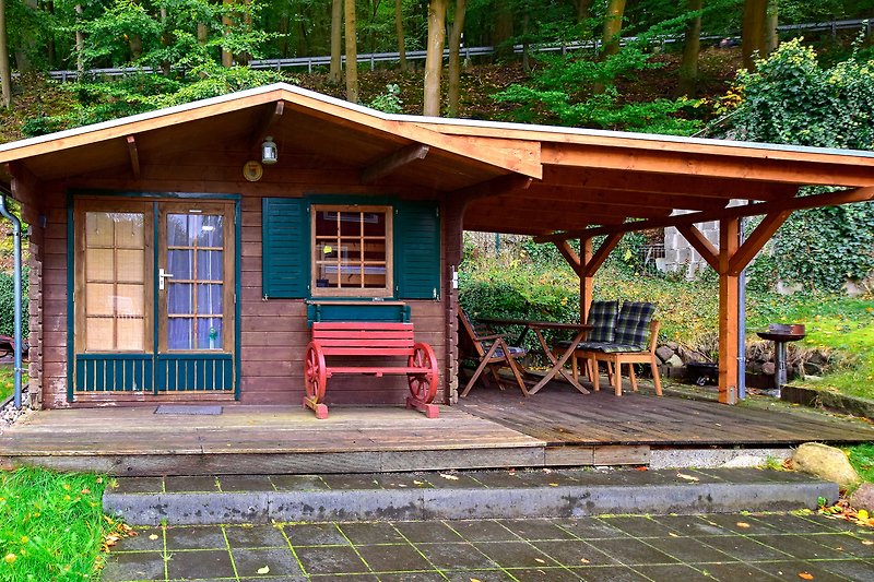 Holzhaus mit Terrasse