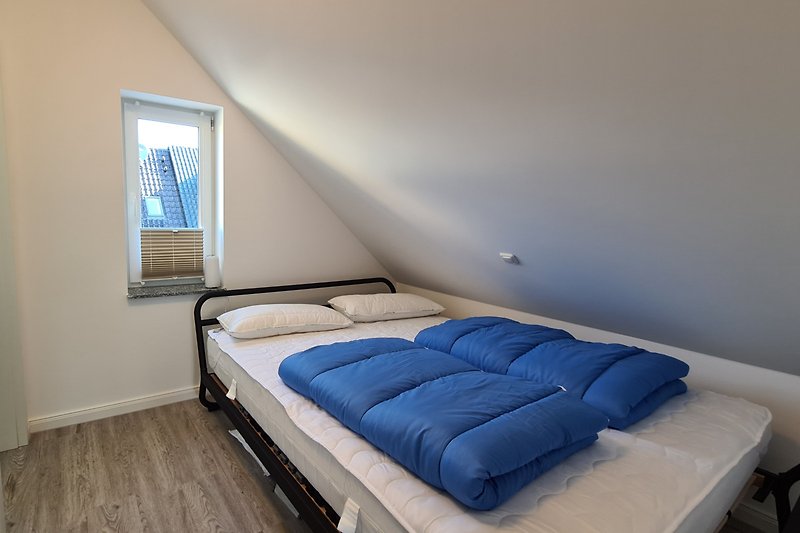 Schlafzimmer mit Doppelbett