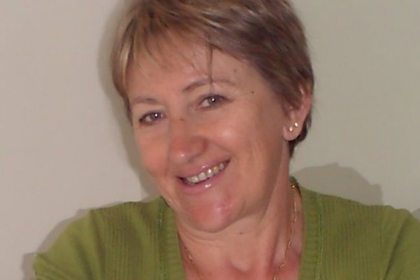 <span style="font-size:smaller;">Firma Gite des Gros Becs</span><br> Frau Holer <span style="font-size:smaller;">Firma Gite des Gros Becs</span><br> Frau Holer