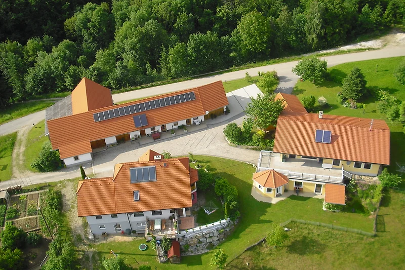 Luftaufnahme von unserem gesamten Hof