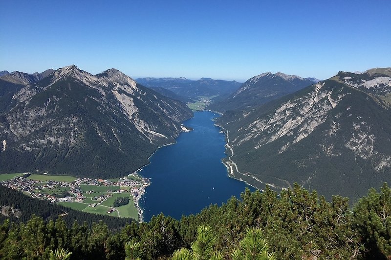 Hiking on Bärenkopf with view to Achensee