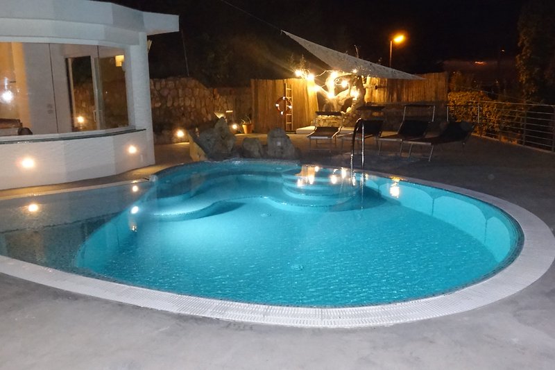 Luxuriöses Ferienhaus mit Pool und atemberaubendem Ausblick.
