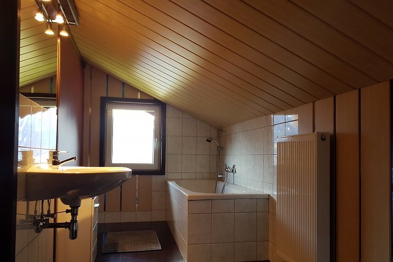 Salle de bain/WC avec vue sur les montagnes de Montafon