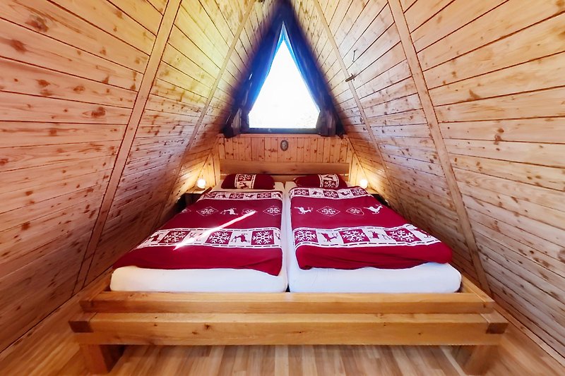 Berghütten-Schlafzimmer: Liegefläche 2 x 2 m