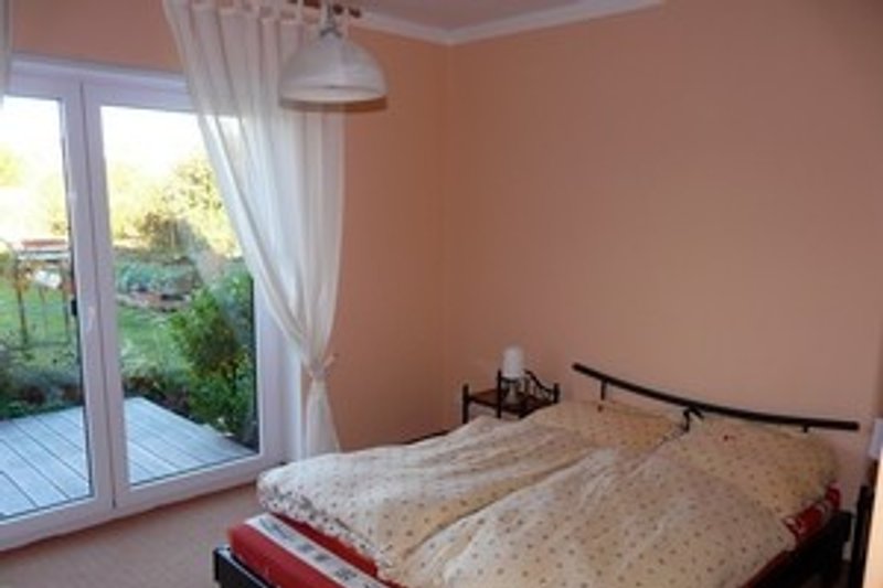 Schlafzimmer mit Terrassenaustritt