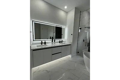 POOLVILLA WATER PEARL m. KANALBLICK