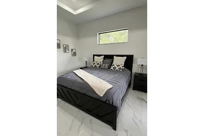 POOLVILLA WATER PEARL m. KANALBLICK