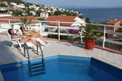 ****SEA VIEW **** 4 STERNE mit Pool