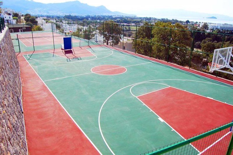 Basketballplatz der Wohnanlage