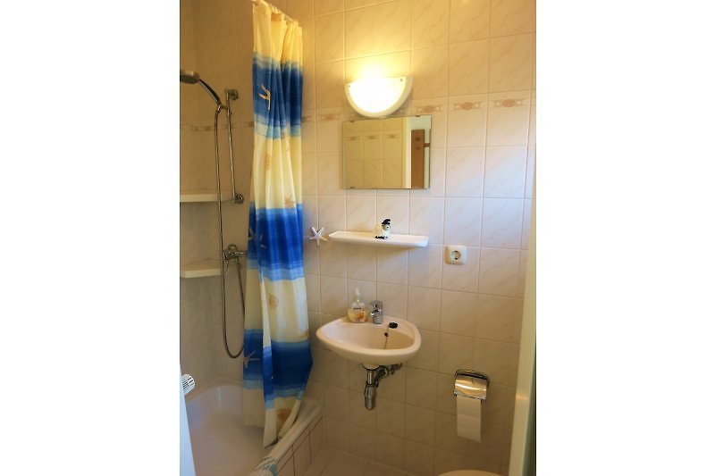 Bad im EG mit Duche, WT und WC