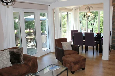 Geräumiges Ferienhaus mit Sauna, Glasfaser un...