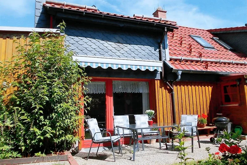 The translation of "Sonnenterrasse" to Italian is:

terrazza solarium