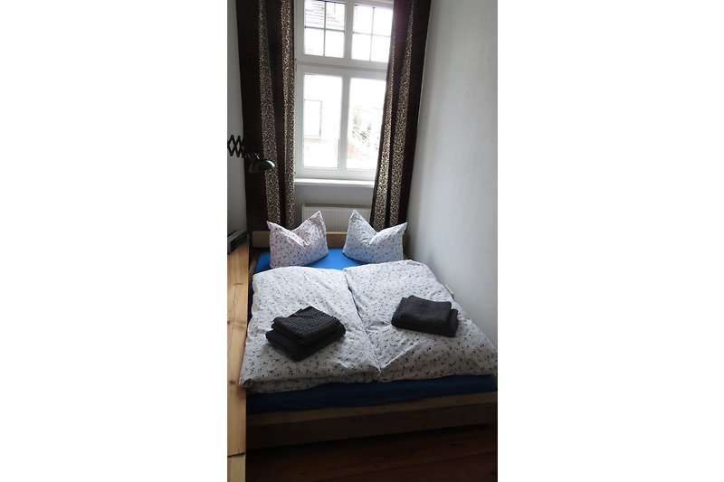 Schlafzimmer 2, Bett mit 1,40 x 2,00 m
