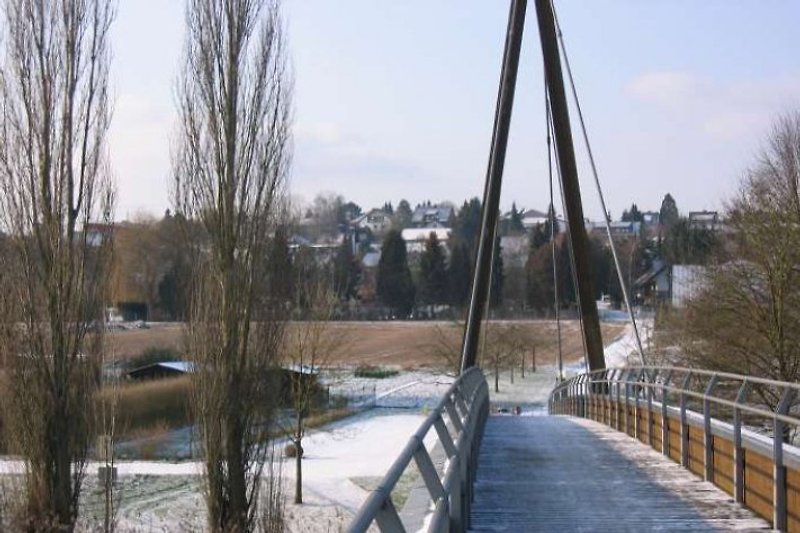Holzbrücke an der Lahnanlage