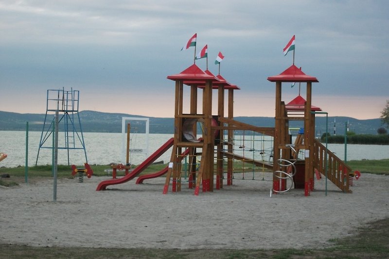 Strand     Kinderspielplatz