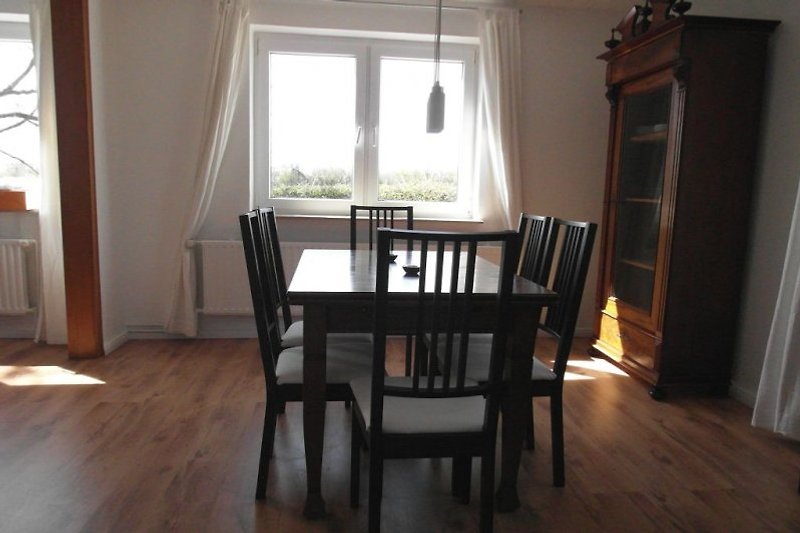 Esstisch im Wohnzimmer