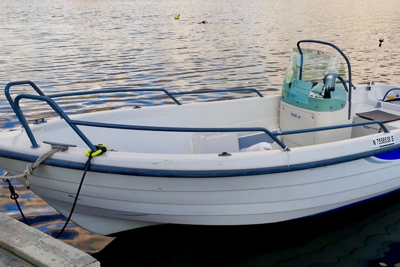 Motorboot kann gemietet werden