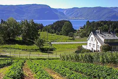 Norwegisches Bauerhaus am Meer