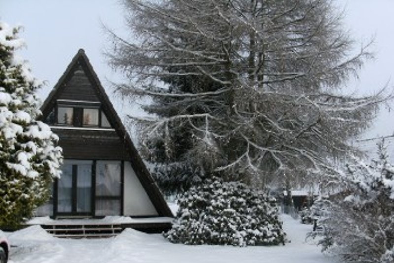 Südseite mit Terrasse Winter