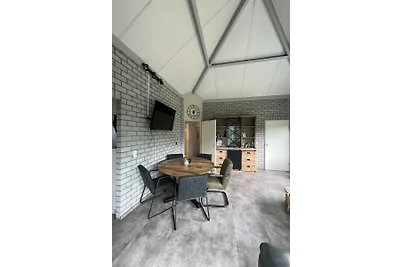 Bungalow,Wintergarten, eingezäunt