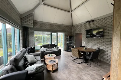 Bungalow,Wintergarten, eingezäunt
