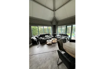Bungalow,Wintergarten, eingezäunt