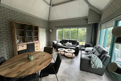 Bungalow,Wintergarten, eingezäunt