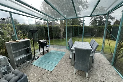 Bungalow,Wintergarten, eingezäunt