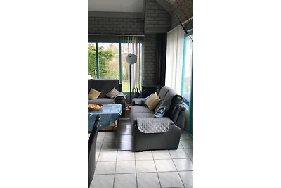 Bungalow,Wintergarten, eingezäunt