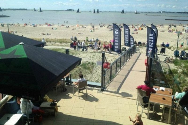 Strandpaviljon am IJsselmeer nur 1 Km vom Haus