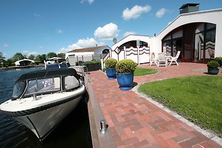 Bungalow am Wasser mit Sudlage