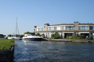 Holiday House on the waterfront of Lemmer