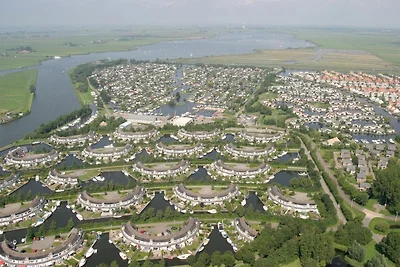 Ferienhaus am Wasser mit Bootssteg