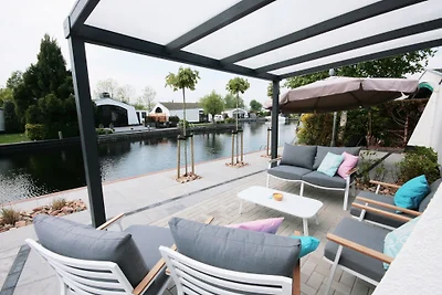 Bungalow am Wasser Eckgrundstück