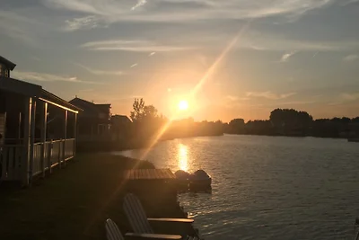 Luxe FeHa met sauna / WLAN op het water