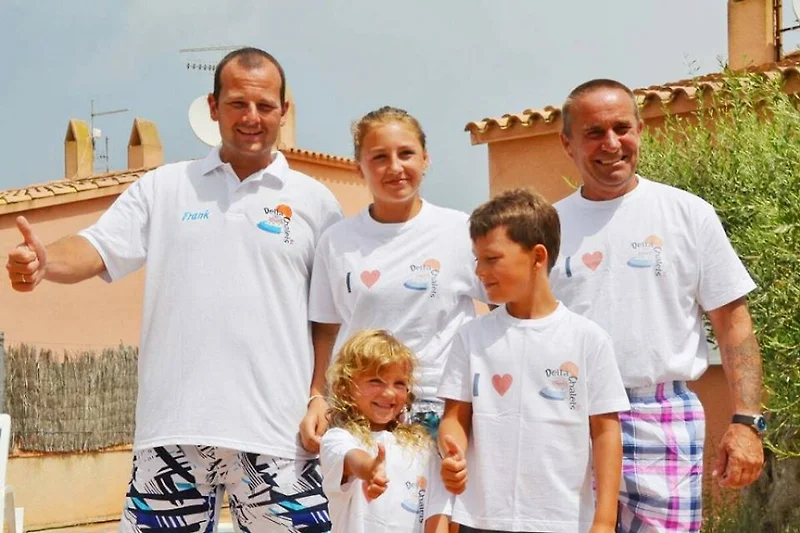 Familienurlaub: Spaß und Freude am Strand mit Kindern.