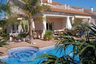 Neues Ferienhaus mit Privatpool