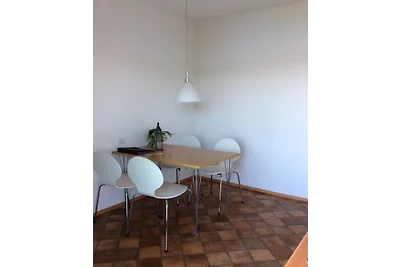 APART/4 ***  MLADEN