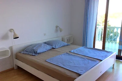 APART/4 ***  MLADEN