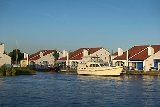 Oolderhuuske Marina Resort 