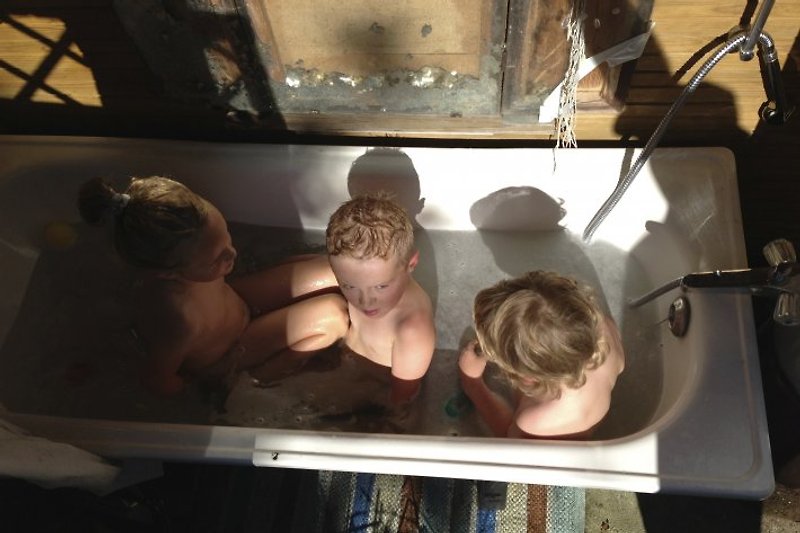 Outdoor tub with bath stove & 3 kids ;-)
