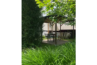 Bau-&-Zirkuswagen im Gartenidyll
