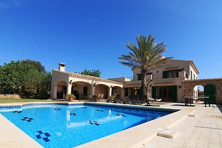 Finca mit Pool und Meerblick
